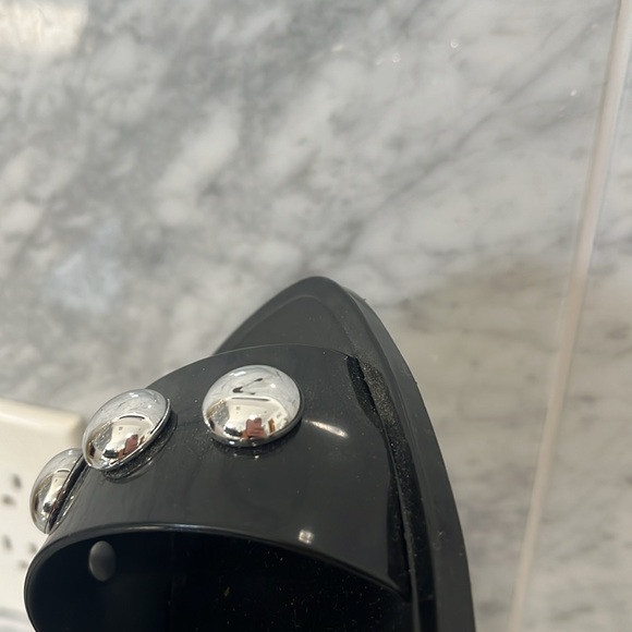 Schutz slides size 7 black with silver metal detail - Picture 4 of 5